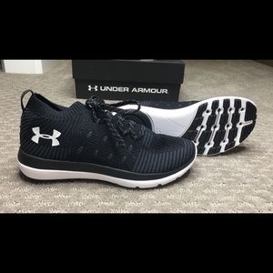 Under Armour Sling Rise Sneakers Size 9 NWT
